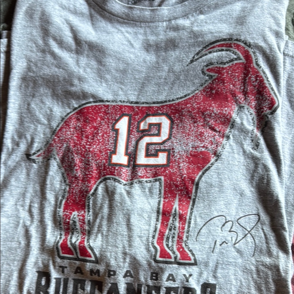 Tom Brady, Tampa Bay Buccaneers T-shirts - Picture 2 of 9